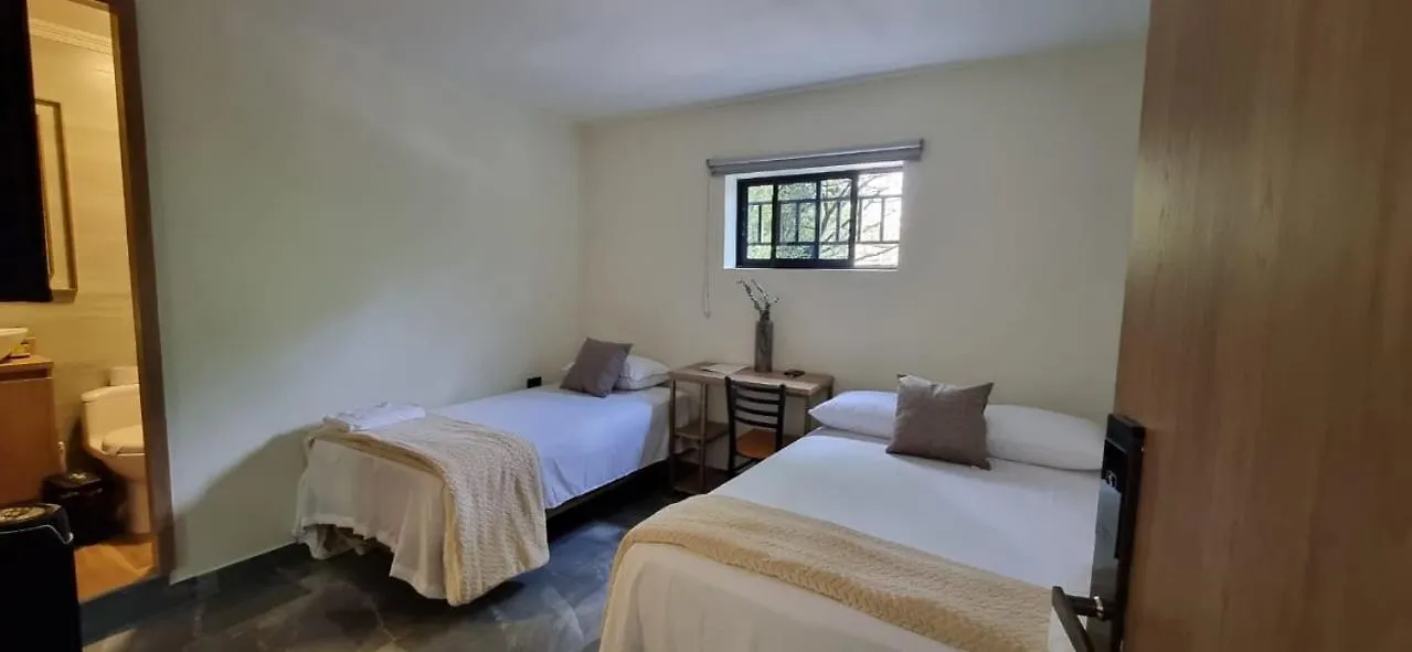 Hotel Ruta365 메딜린 4*,