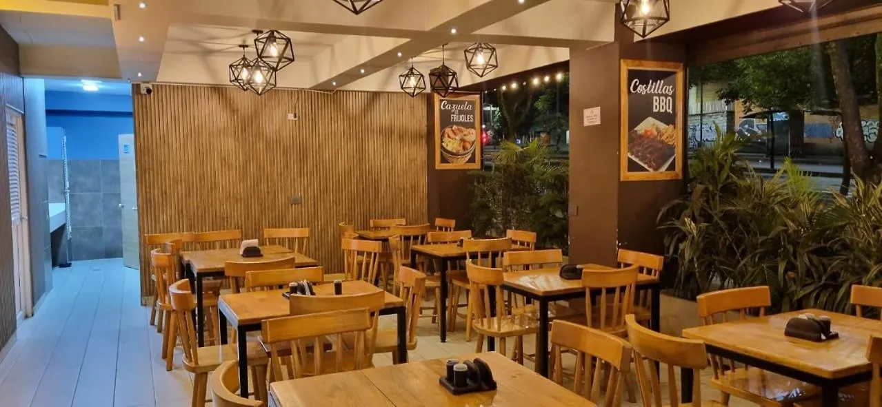 Hotel Ruta365 메딜린 4*,